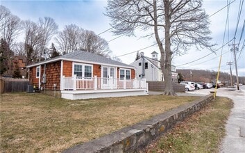 2156 Main Rd in Tiverton, RI - Building Photo - Building Photo