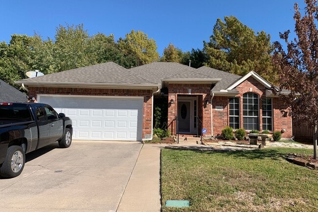 property at 2921 Meadow Glen Dr