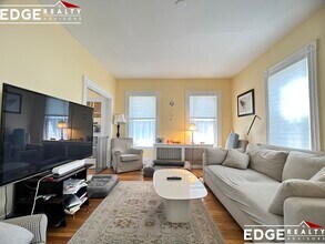 12 Hopedale St in Boston, MA - Foto de edificio - Building Photo