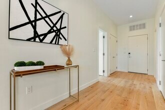 80 Terrace St in Roxbury Crossing, MA - Foto de edificio - Building Photo