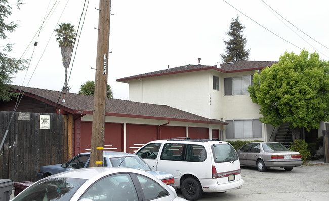 3436 Redwood Ct in Castro Valley, CA - Foto de edificio - Building Photo