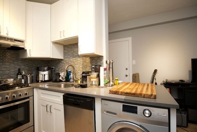 535 W Belmont Ave, Unit A06C in Chicago, IL - Building Photo - Building Photo