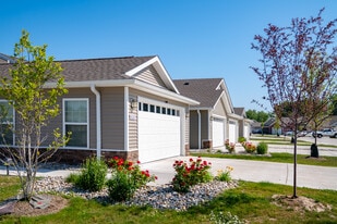 Redwood Rochester Hills in Rochester Hills, MI - Building Photo