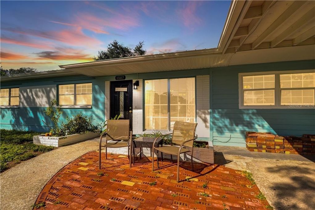 1507 Charm Ln in Tampa, FL - Building Photo