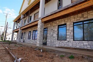 303 W Oak St in Mansfield, TX - Building Photo