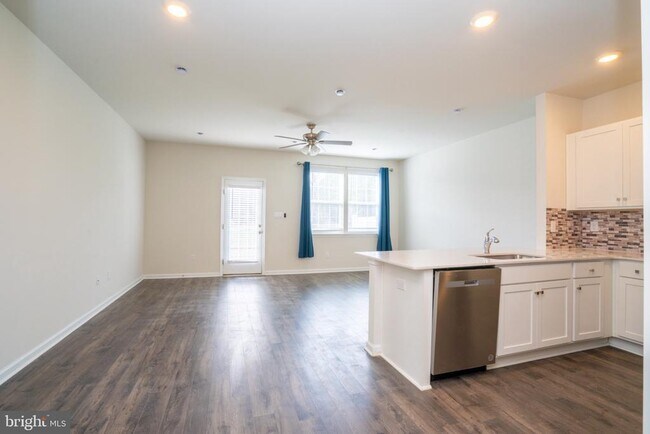 172 Mazzeo Dr in Glassboro, NJ - Building Photo - Building Photo