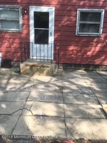 101 Seabreeze Way in Keansburg, NJ - Building Photo