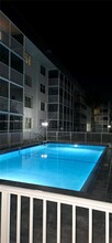 3725 NE 169th St in North Miami Beach, FL - Foto de edificio - Building Photo