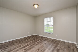 2229 NW Juanita Pl in Cape Coral, FL - Foto de edificio - Building Photo
