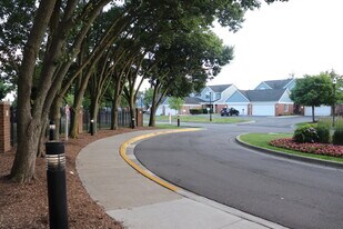 250 E Harbortown Dr, Unit 250 E Harbor Town Floor14 in Detroit, MI - Building Photo