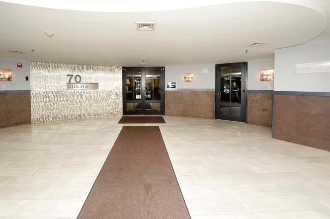 70 Adams St in Hoboken, NJ - Foto de edificio - Building Photo