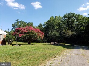 7300 Temple Hill Rd in Temple Hills, MD - Building Photo - Building Photo