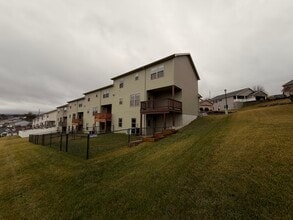 746 Golden Spring Dr in Waynesboro, PA - Building Photo - Building Photo