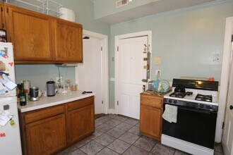 2057 W Roscoe St, Unit J00P in Chicago, IL - Building Photo - Building Photo