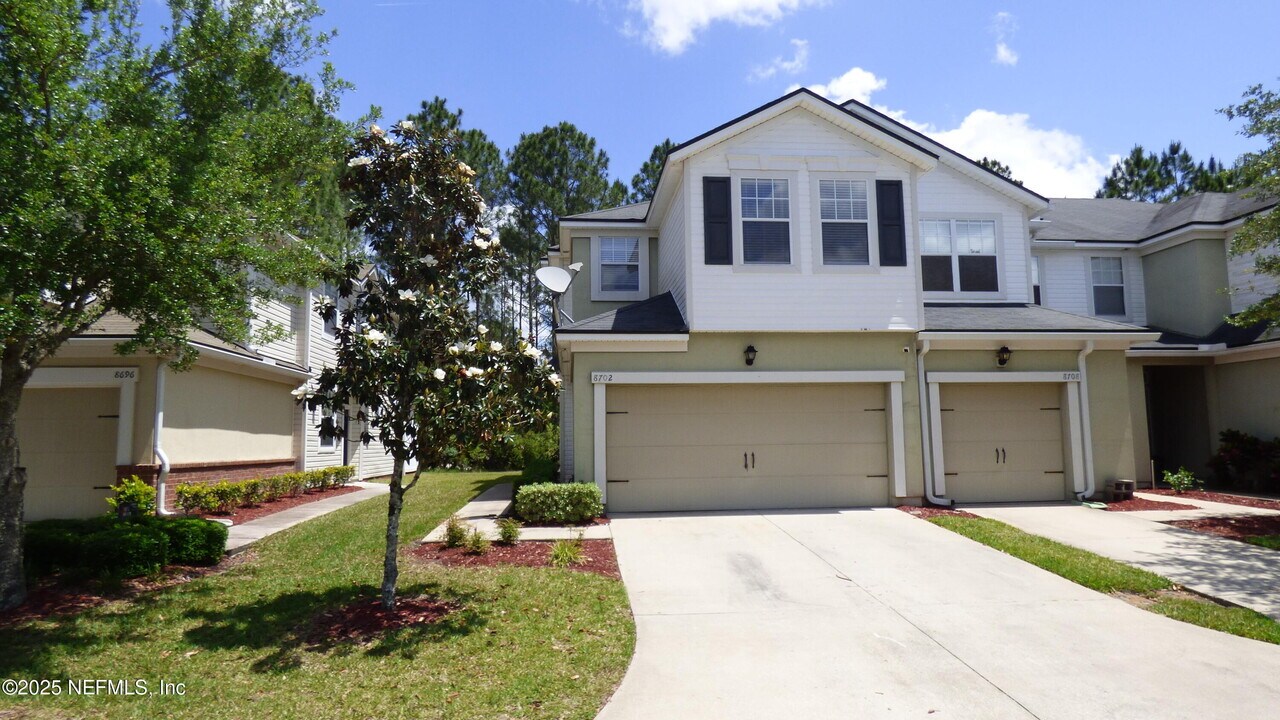 8702 Ribbon Falls Ln in Jacksonville, FL - Building Photo