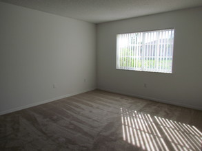 Cross Keys Apartments in North Lauderdale, FL - Building Photo - Building Photo