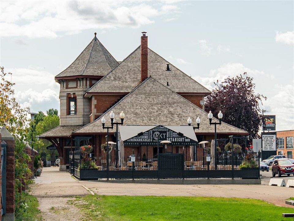 The Station on Whyte in Edmonton, AB - Building Photo