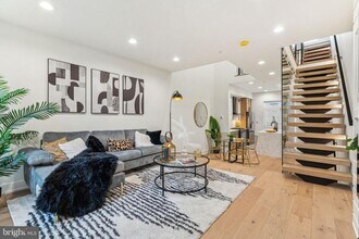 1106 N Bodine St in Philadelphia, PA - Building Photo - Building Photo