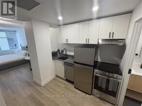 161 Laurier Ave W in Ottawa, ON - Building Photo - Building Photo