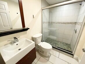 17 Sachem St, Unit 2 in Boston, MA - Foto de edificio - Building Photo