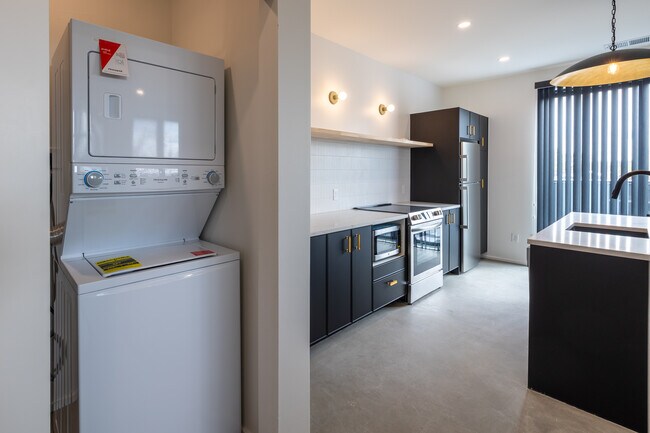 434 Santa Fe Drive in Denver, CO - Building Photo - Interior Photo