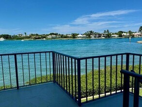 755 Saturn St, Unit E201 in Jupiter, FL - Building Photo - Building Photo
