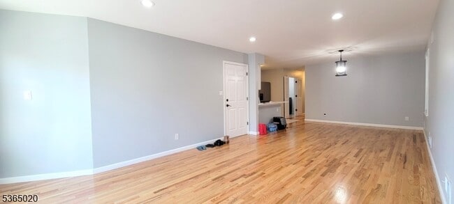 11 Wallis Ave in Jersey City, NJ - Building Photo - Building Photo