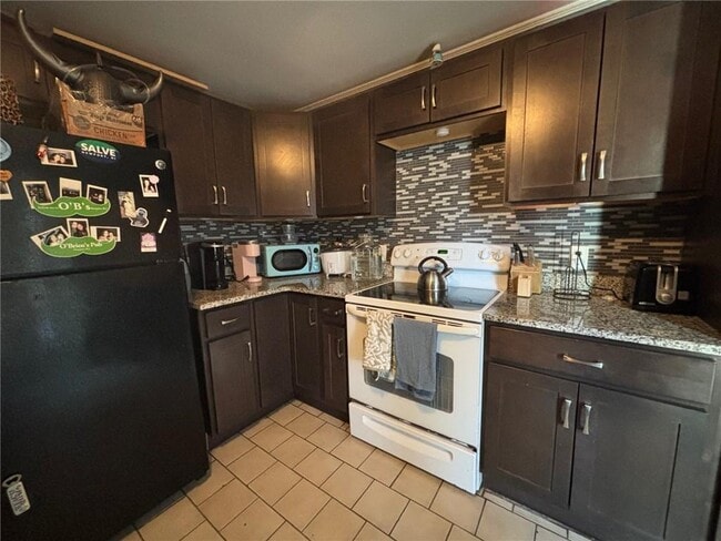 39 Annandale Rd in Newport, RI - Building Photo - Building Photo