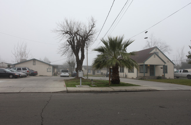 954 Chestnut St in Turlock, CA - Building Photo - Building Photo