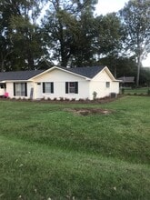 100 Warwick Dr in Monroe, LA - Foto de edificio - Building Photo