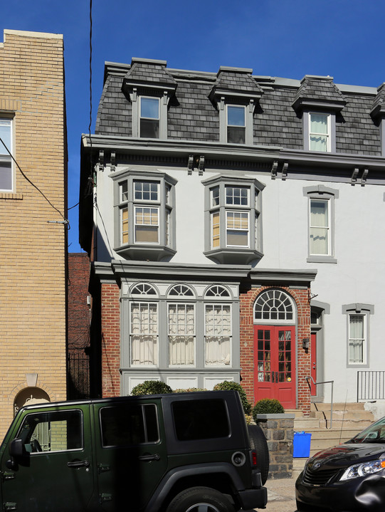 212 S 41st St in Philadelphia, PA - Building Photo