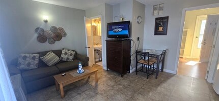 12 G St in Hampton, NH - Building Photo - Building Photo