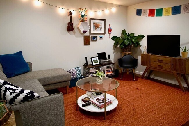 3110 Red River Street, Unit #303 in Austin, TX - Foto de edificio - Building Photo