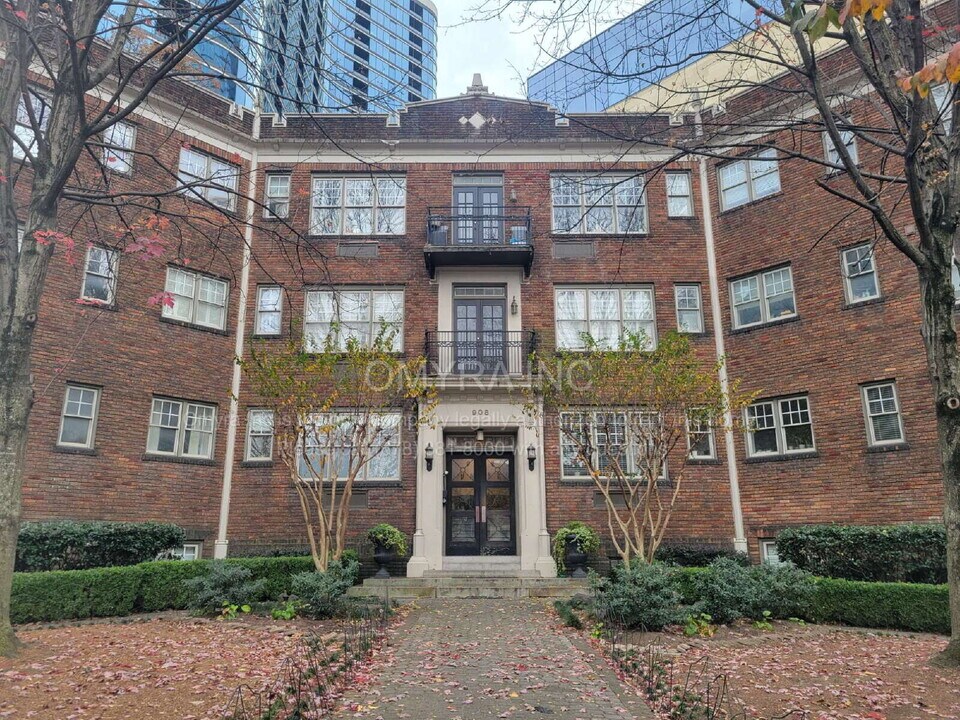 908 Juniper St NE in Atlanta, GA - Building Photo