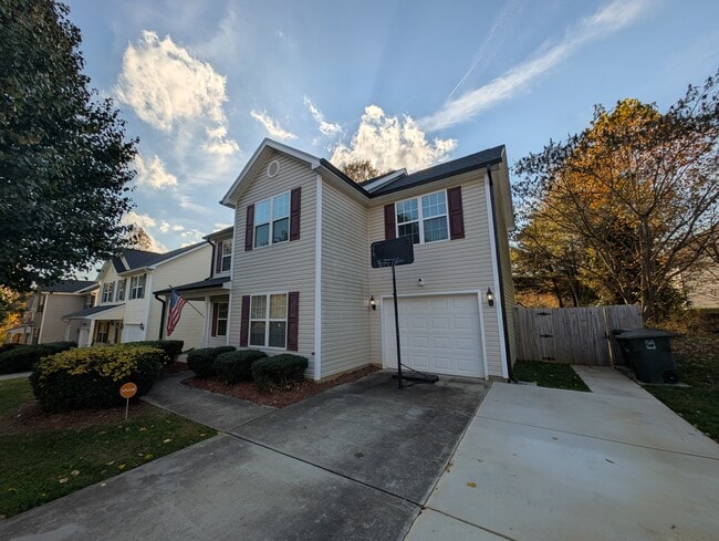 2613 Zola Dr in Greensboro, NC - Foto de edificio - Building Photo