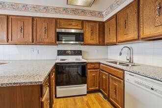 1050 S Monaco Pky, Unit 127 in Denver, CO - Building Photo - Building Photo