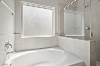 1457 Mount Bassie Trl in Conroe, TX - Foto de edificio - Building Photo