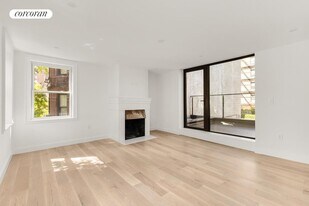 101 W 11th St in New York, NY - Building Photo