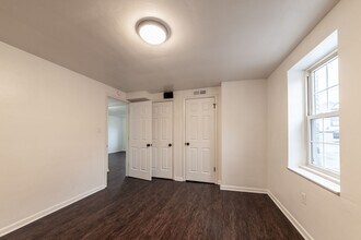 601 E Warrington Ave, Unit Apt 4 in Pittsburgh, PA - Foto de edificio - Building Photo