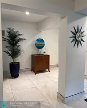 806 Cypress Grove Ln in Pompano Beach, FL - Foto de edificio - Building Photo