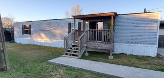 8285 Amanda St in Sorrento, LA - Building Photo