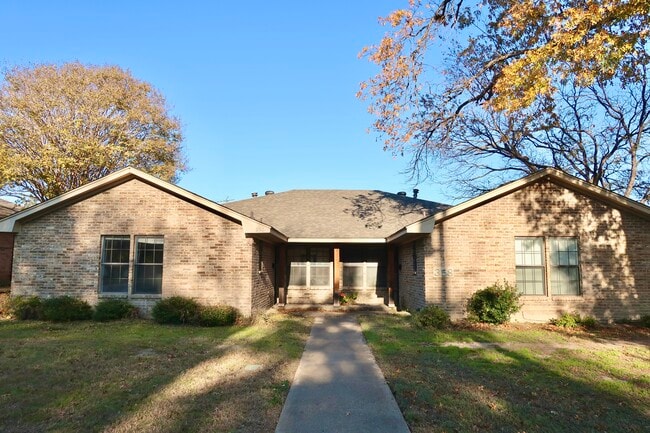356 Park Brook Dr in Dallas, TX - Building Photo - Building Photo