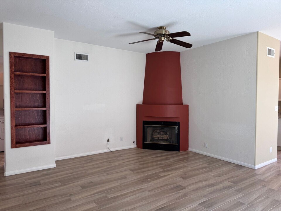 3977 Los Milagros Ave in Santa Fe, NM - Building Photo