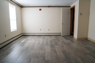 1267 Elm St in Manchester, NH - Building Photo