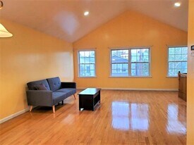 27 Jewett Ave in Jersey City, NJ - Building Photo