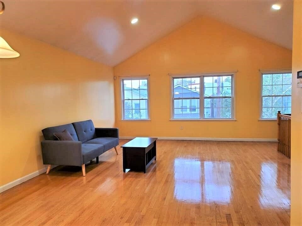 27 Jewett Ave in Jersey City, NJ - Building Photo