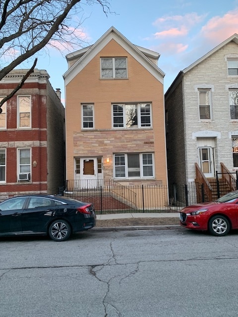 853 N Marshfield Ave, Unit One Rear