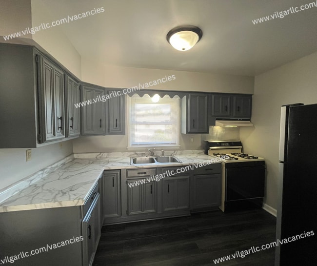 2452 Pierce St in Gary, IN - Foto de edificio - Building Photo