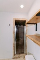 6646 E Lovers Ln in Dallas, TX - Building Photo