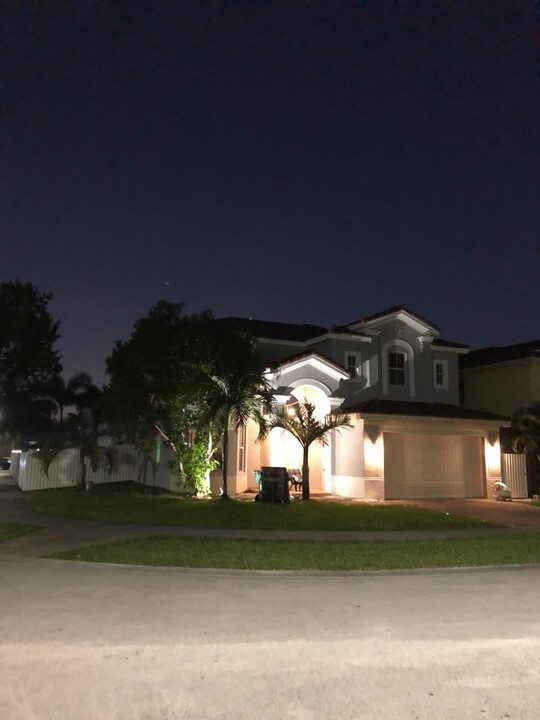 11047 SW 243rd Ln, Unit 1 in Homestead, FL - Foto de edificio